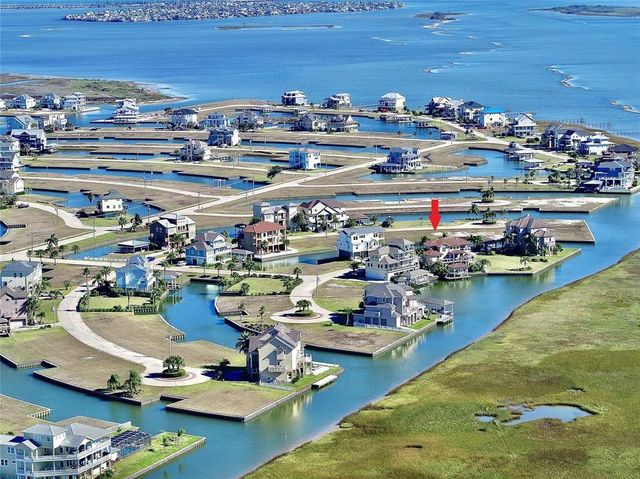 25 Half Moon, Hitchcock, TX 77563