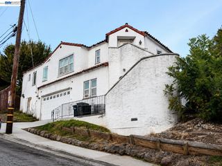 8400 Golf Links Rd, Oakland, CA 94605