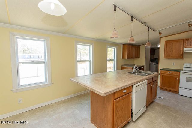 423 Gray Drive SW, Shallotte, NC 28470