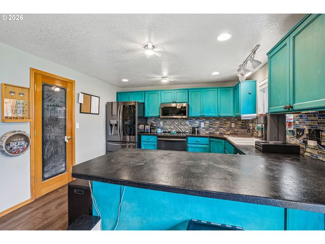 280 E 6TH St, Lafayette, OR 97127