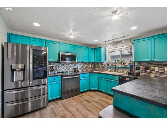 280 E 6TH St, Lafayette, OR 97127