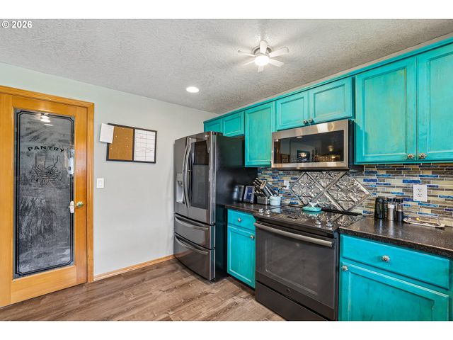 280 E 6TH St, Lafayette, OR 97127