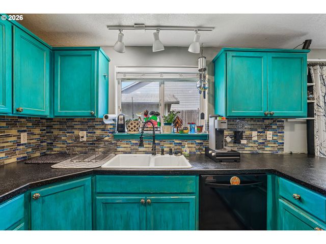 280 E 6TH St, Lafayette, OR 97127