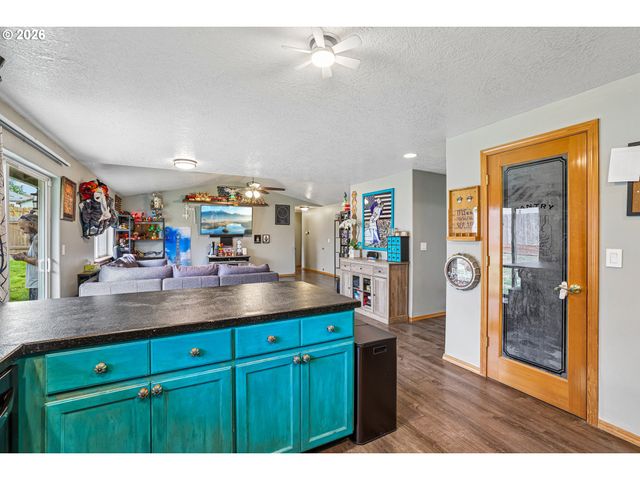 280 E 6TH St, Lafayette, OR 97127