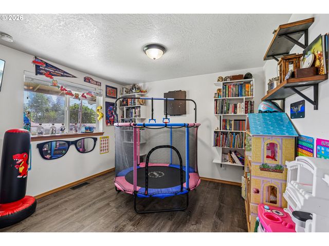 280 E 6TH St, Lafayette, OR 97127