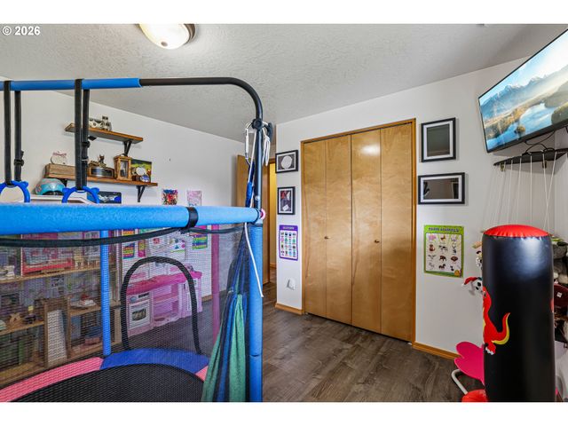 280 E 6TH St, Lafayette, OR 97127