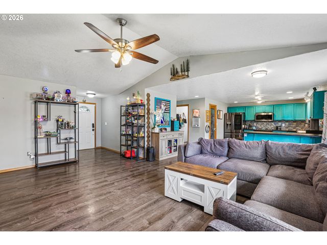 280 E 6TH St, Lafayette, OR 97127