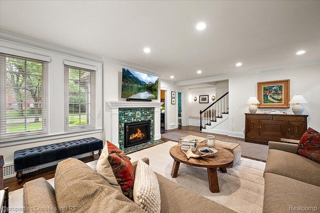 528 Covington Road, Bloomfield Hills, MI 48301
