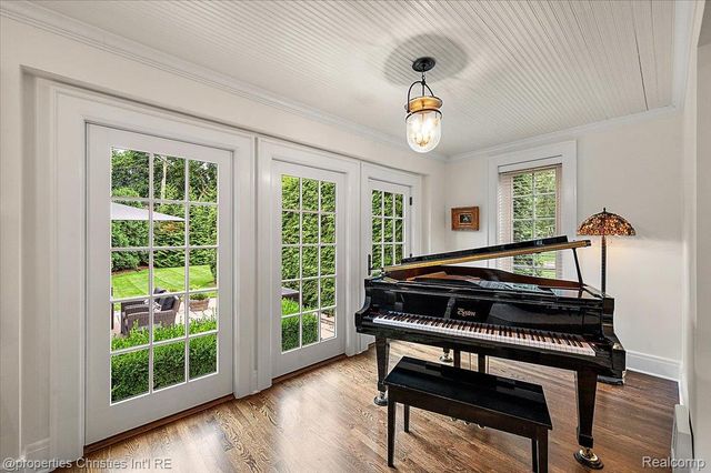 528 Covington Road, Bloomfield Hills, MI 48301