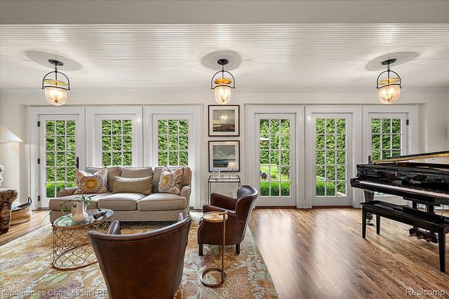 528 Covington Road, Bloomfield Hills, MI 48301
