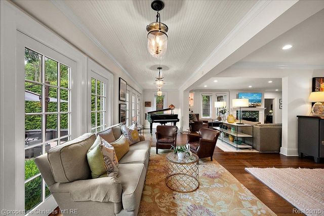 528 Covington Road, Bloomfield Hills, MI 48301