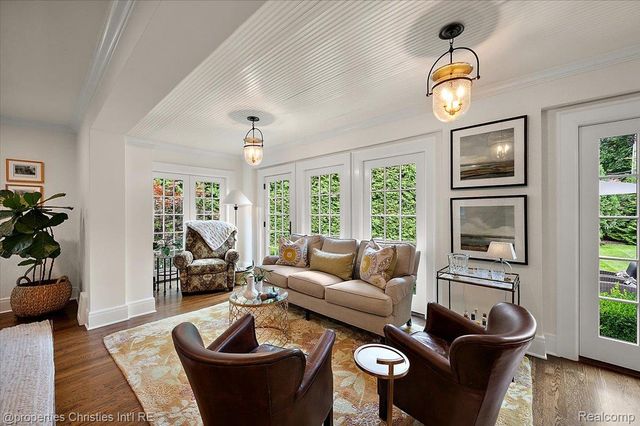 528 Covington Road, Bloomfield Hills, MI 48301