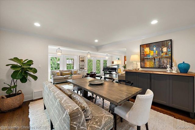528 Covington Road, Bloomfield Hills, MI 48301