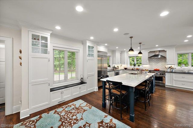 528 Covington Road, Bloomfield Hills, MI 48301