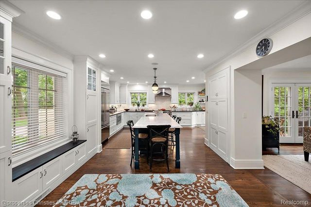 528 Covington Road, Bloomfield Hills, MI 48301