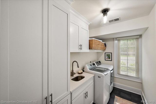 528 Covington Road, Bloomfield Hills, MI 48301