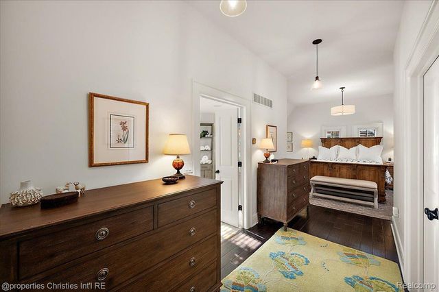 528 Covington Road, Bloomfield Hills, MI 48301