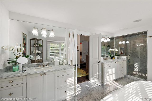 528 Covington Road, Bloomfield Hills, MI 48301