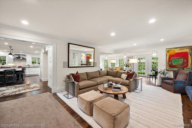 528 Covington Road, Bloomfield Hills, MI 48301