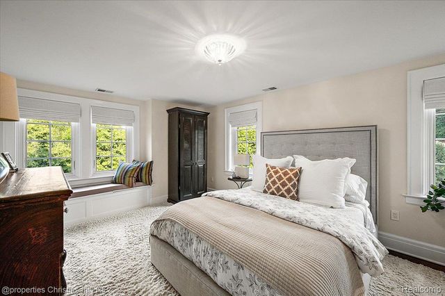 528 Covington Road, Bloomfield Hills, MI 48301