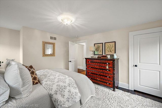 528 Covington Road, Bloomfield Hills, MI 48301