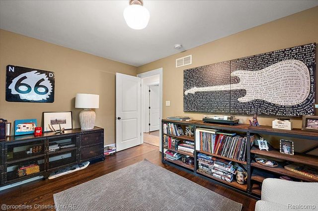 528 Covington Road, Bloomfield Hills, MI 48301