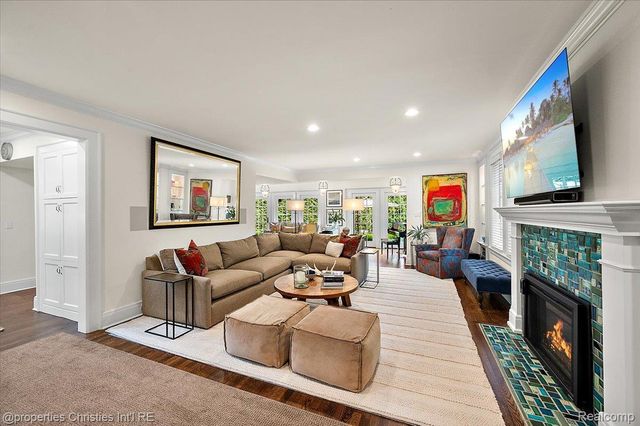 528 Covington Road, Bloomfield Hills, MI 48301