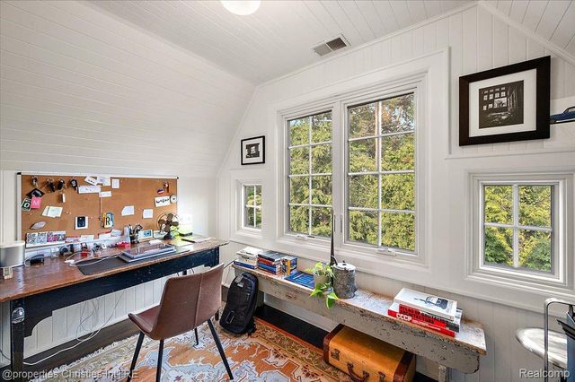 528 Covington Road, Bloomfield Hills, MI 48301