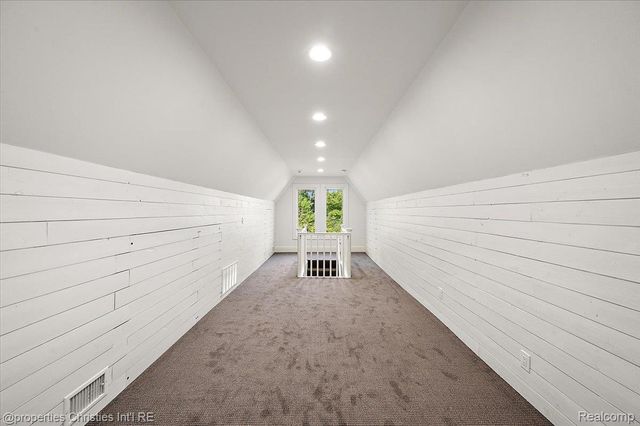 528 Covington Road, Bloomfield Hills, MI 48301