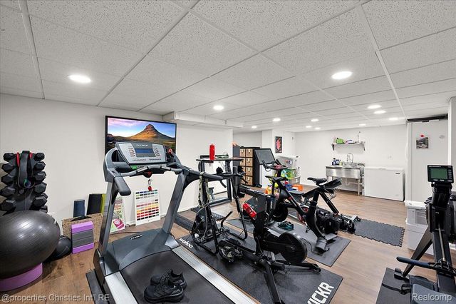 528 Covington Road, Bloomfield Hills, MI 48301