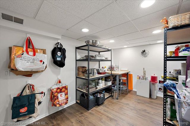 528 Covington Road, Bloomfield Hills, MI 48301