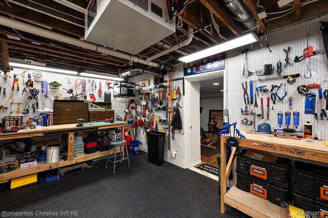 528 Covington Road, Bloomfield Hills, MI 48301