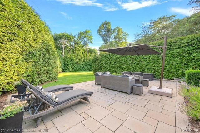 528 Covington Road, Bloomfield Hills, MI 48301