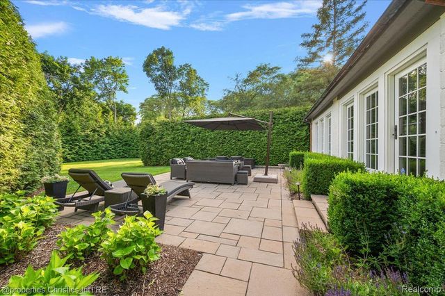 528 Covington Road, Bloomfield Hills, MI 48301