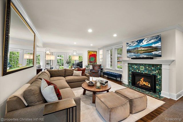 528 Covington Road, Bloomfield Hills, MI 48301
