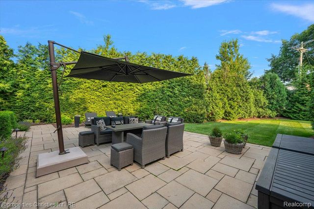 528 Covington Road, Bloomfield Hills, MI 48301