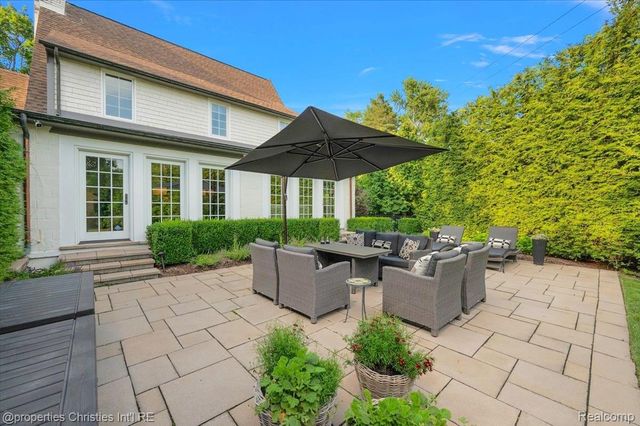 528 Covington Road, Bloomfield Hills, MI 48301