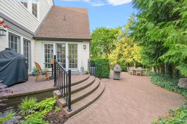 528 Covington Road, Bloomfield Hills, MI 48301