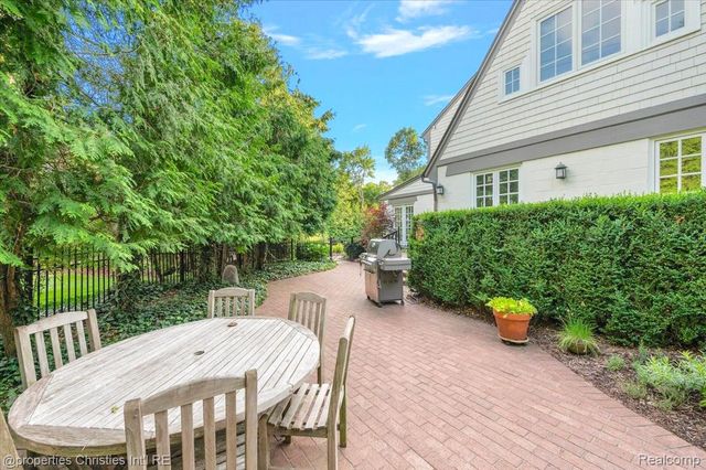528 Covington Road, Bloomfield Hills, MI 48301
