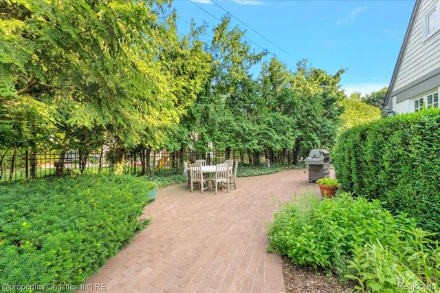 528 Covington Road, Bloomfield Hills, MI 48301