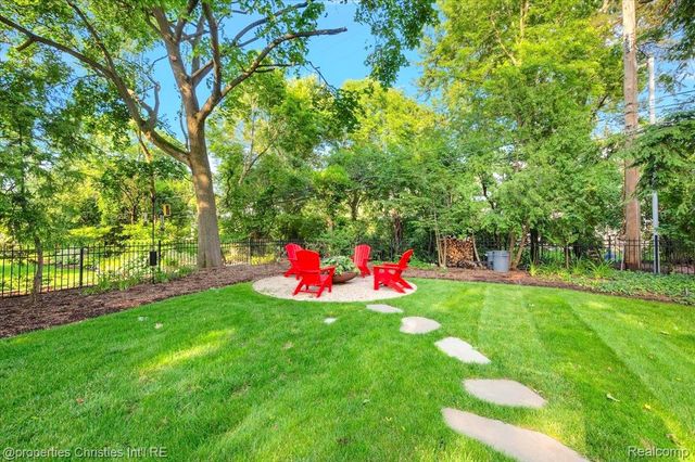 528 Covington Road, Bloomfield Hills, MI 48301