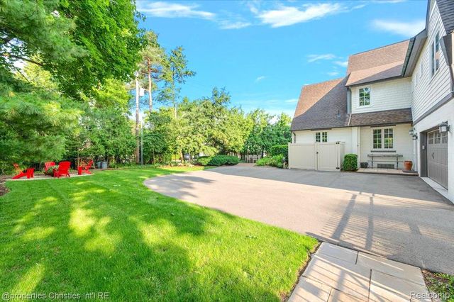 528 Covington Road, Bloomfield Hills, MI 48301