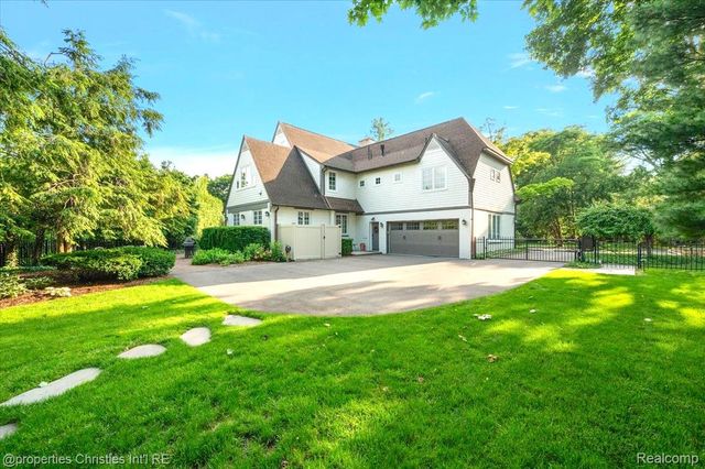 528 Covington Road, Bloomfield Hills, MI 48301
