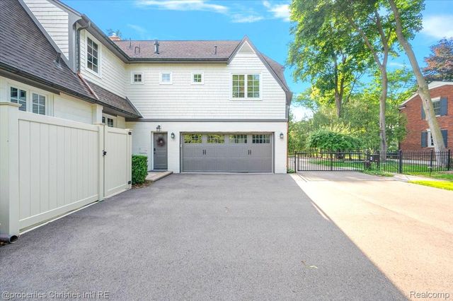 528 Covington Road, Bloomfield Hills, MI 48301