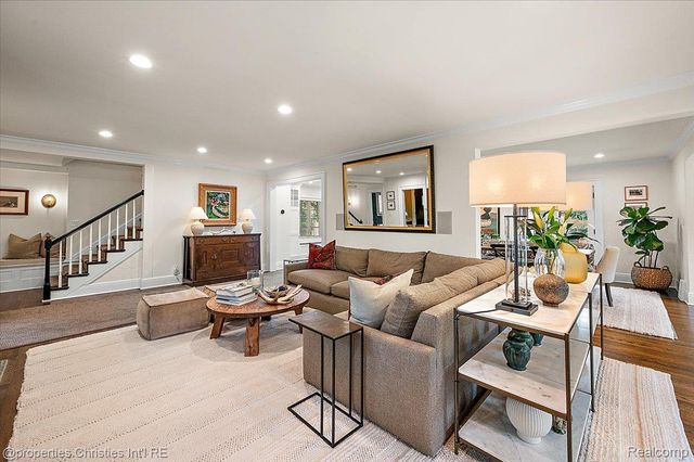 528 Covington Road, Bloomfield Hills, MI 48301