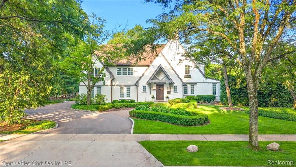 528 Covington Road, Bloomfield Hills, MI 48301