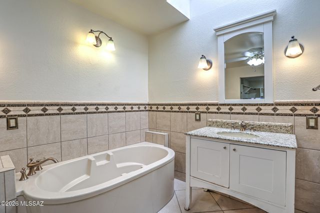 6610 E Circulo Invierno, Tucson, AZ 85750