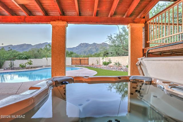 6610 E Circulo Invierno, Tucson, AZ 85750