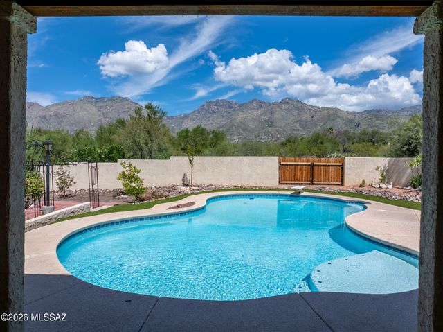 6610 E Circulo Invierno, Tucson, AZ 85750