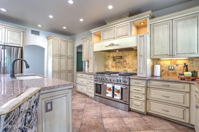 6610 E Circulo Invierno, Tucson, AZ 85750